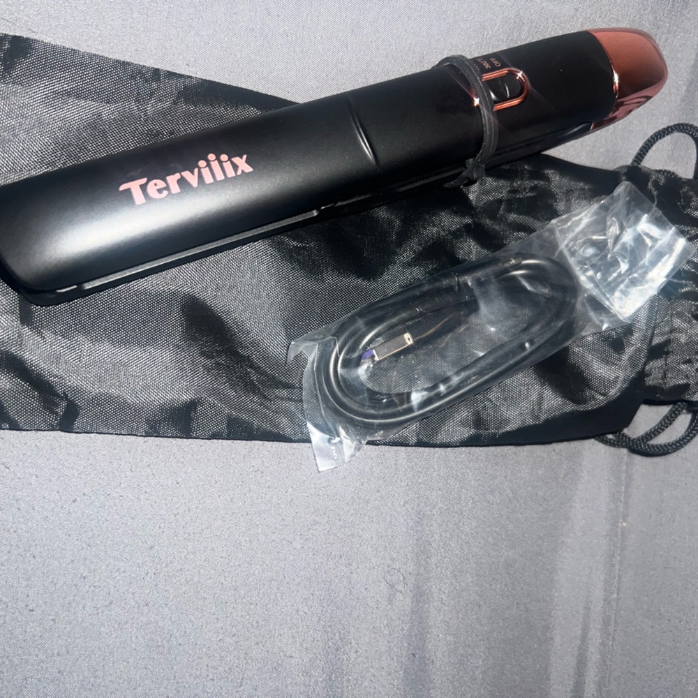 Wireless flat iron